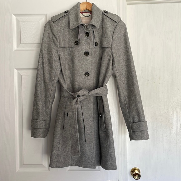 Gorgeous gray wool Banana Republic winter coat.  Size medium. Excellent - Picture 1 of 8